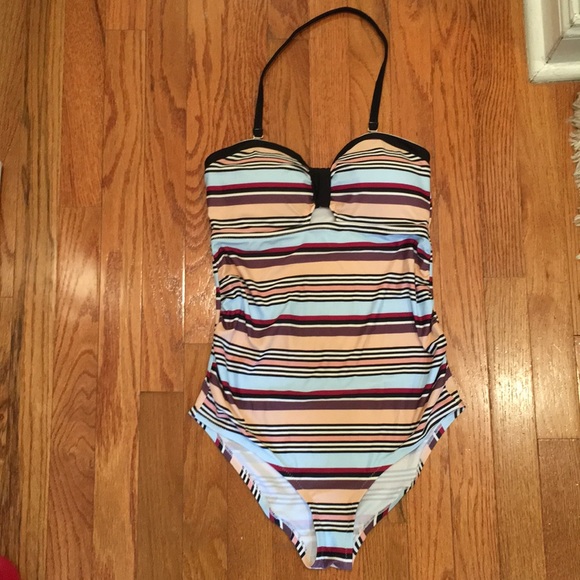 jessica simpson maternity bathing suit